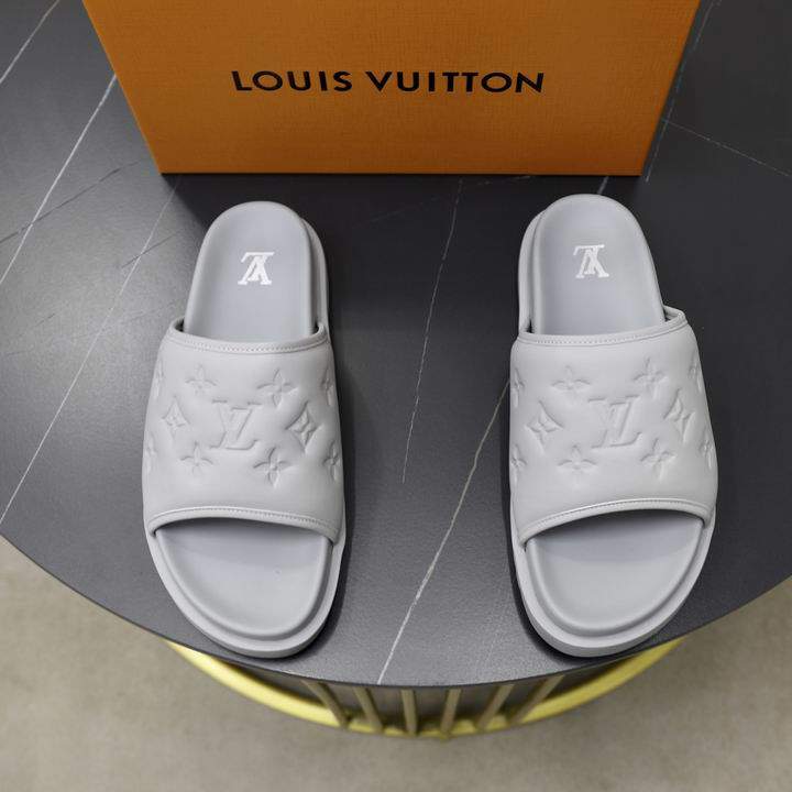 Picture of Louis Vuitton Slippers _SKULVsz38-45hnh03011524